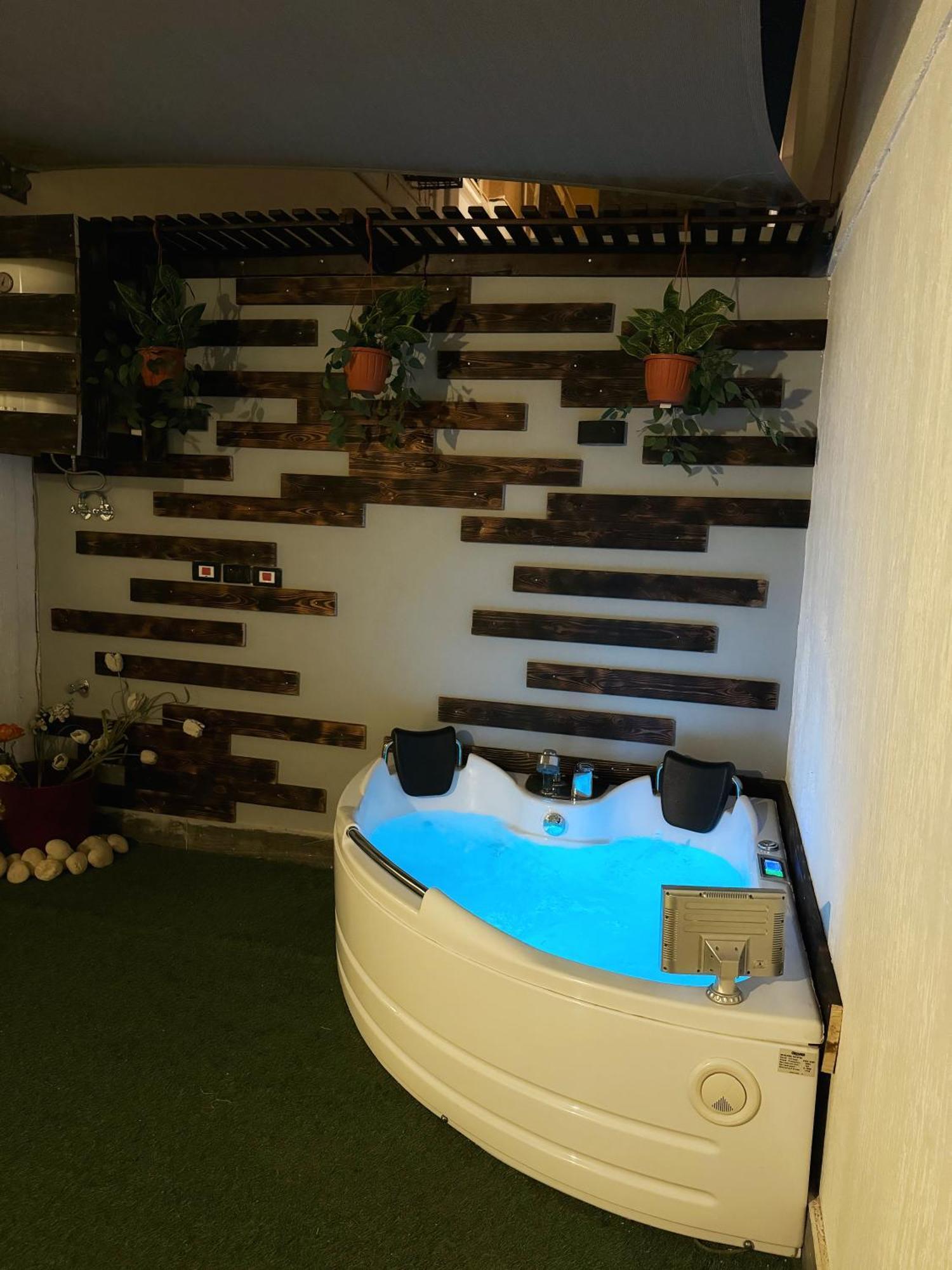 Private Jacuzzi With Garden Cairo